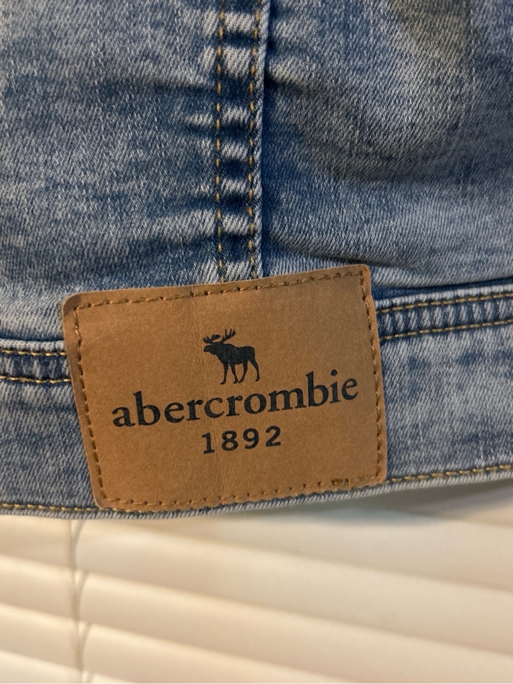 Abercrombie & Fitch Light Blue Denim Jacket with Cream Tie-Dye Sleeves - Picture 3 of 4